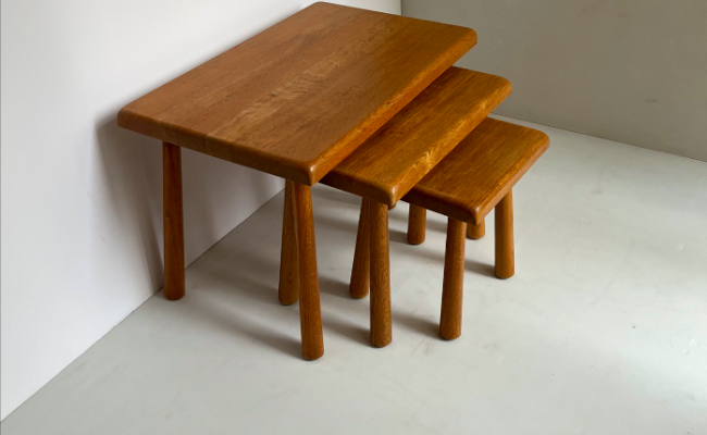 Table gigogne en bois massif – L64 x P40 x H43 cm – 520 € soldé 460 €