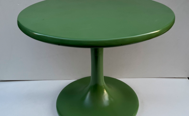 Table basse pied tulipe laquée vert – D60 x H50 cm – 220 €
