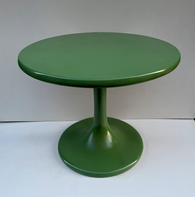 Table basse pied tulipe laquée vert – D60 x H50 cm – 220 €