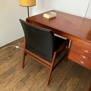 bureau danoise en teck tiroirs coulissants et allonge arne vodder midcentury desk fauteuil 2 position