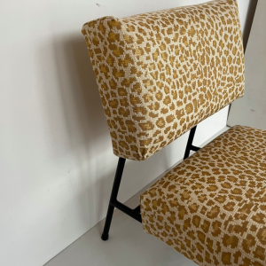 chauffeuse airborne pierre guariche metal tubulaire tissu leopard irisé tapisserie sieges batignolles paris antiquaire