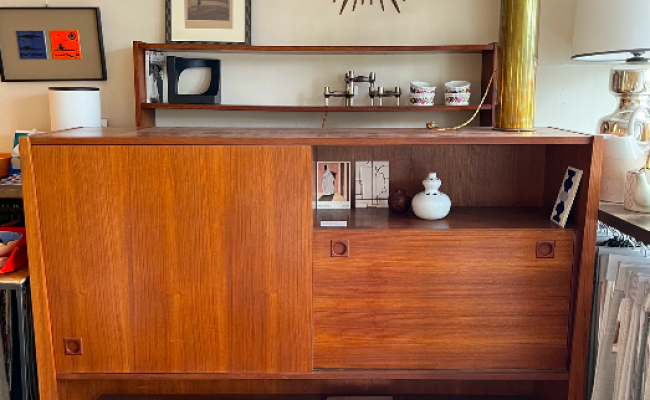 Meuble buffet haut scandinave en teck des années 1960 – L150 x P40 x H140 cm – 950 €