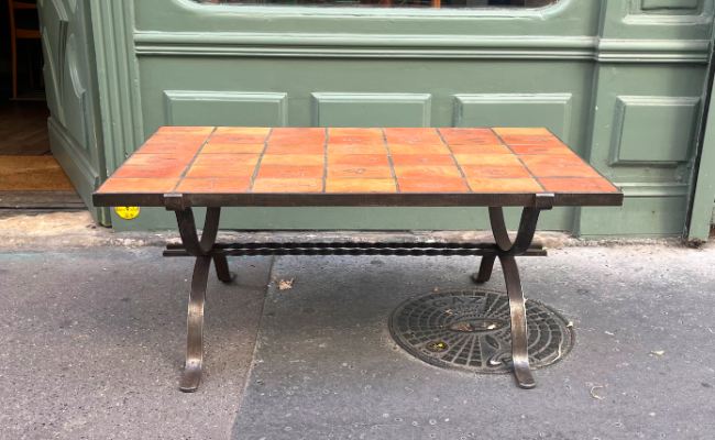 Table basse et porte revue céramique « Capron » – 320 € + 80 €