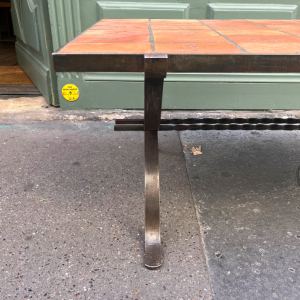 table basse ancienne vintage ceramique et metal fer forgé et carreaux de ceramique gres grand feu style roger capron french ceramist vintage