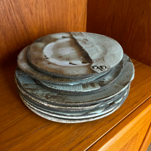 assiettes ceramique ardoise bleu gris agnes beurel batignolles boutique decoration rue la condamine