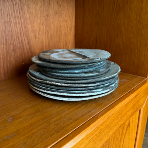 assiettes ceramique ardoise bleu gris agnes beurel decoration paris batignolles