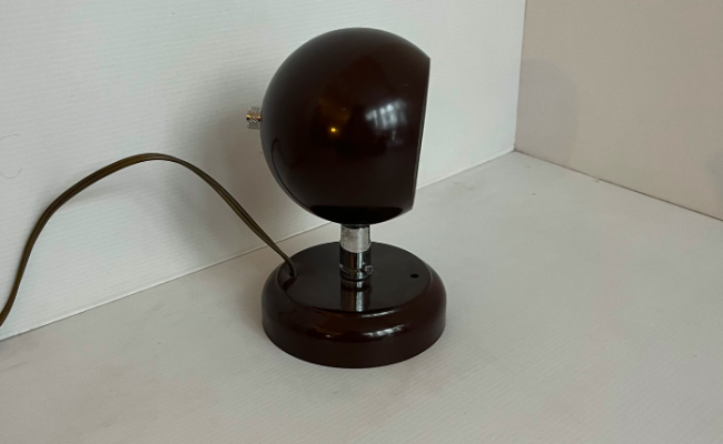 Lampe à poser ou applique Eyeball marron des années 1970 – 110 €