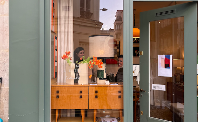 Paire de tables de chevet vintage – L51 x P33 x H53 cm – 290 €