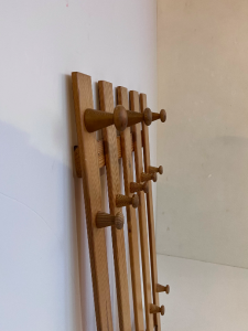 porte manteau vestiaire mural en pin pateres la boutique de caroline paris17 brocante