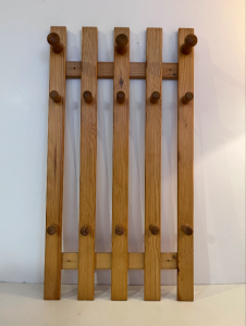 porte manteau vestiaire mural en pin pateres la boutique de caroline paris17 face