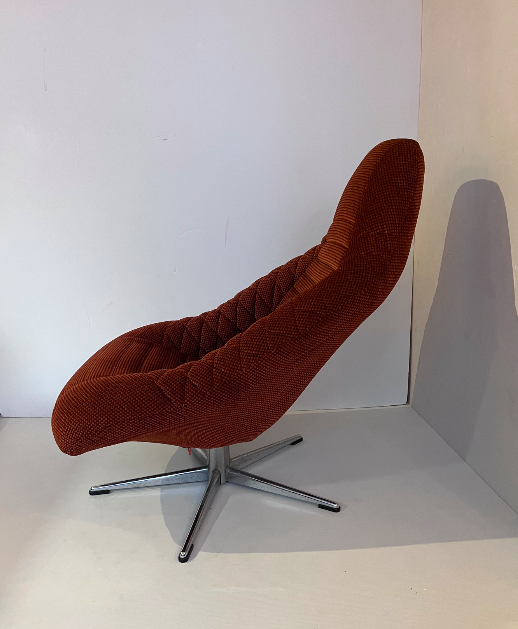 Fauteuil bacquet années 1970 – L 63 x P 80 x H 90 (Hauteur assise 30 cm) – 600 €