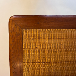 table basse carree danoise en teck Peter Hvidt & orla Mølgaard France & Sohn teck et cannage detail