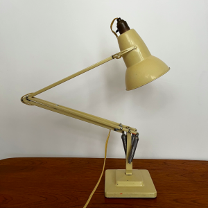 Lampe de bureau articulée industriel ecru blanc Herbert Terry Anglepoise modèle 1227 Angleterre 1940 vintage luminaireparis la boutique de caroline paris17
