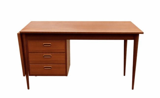 Bureau en teck années 1960 plateau extensible – L102 x P52 x H74 cm – 720 €