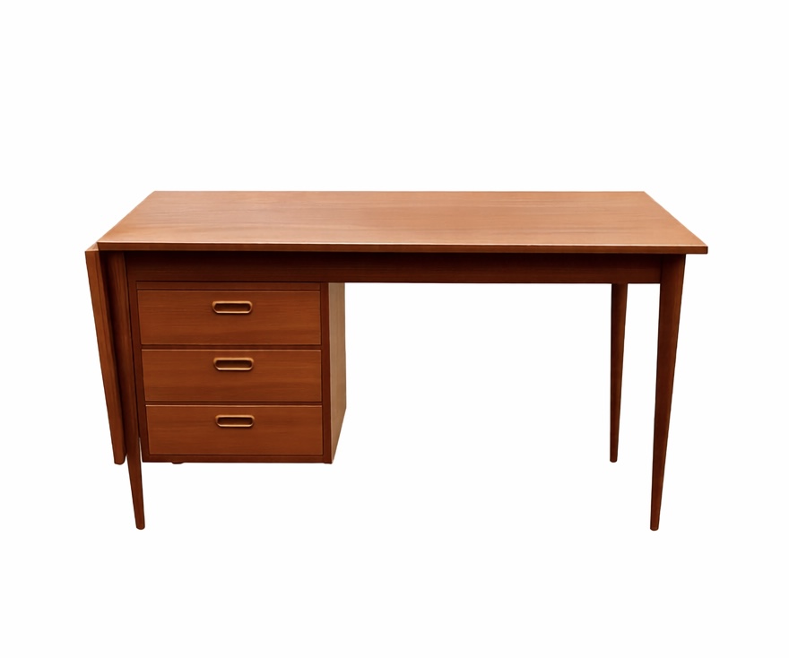 Bureau en teck années 1960 plateau extensible – L102 x P52 x H74 cm – 720 €