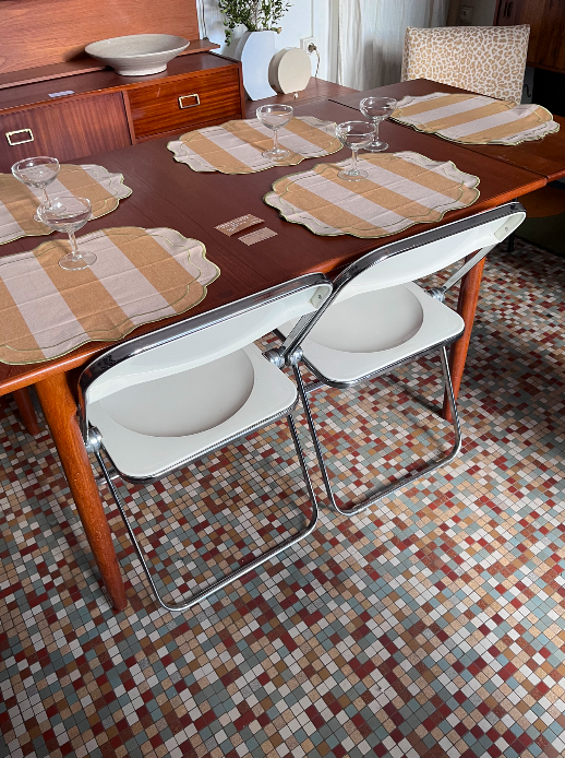 4 chaises Plia Giancarlo Piretti – 880 € les 4