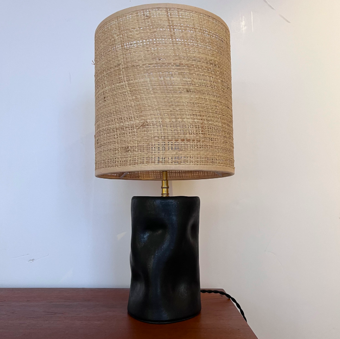 Lampe à poser céramique noire Capucine Valentin – D23 x H46 cm – 340 €