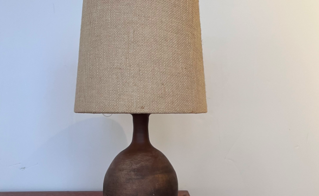 Lampe à poser en terre cuite et abat-jour ancien – 180 € soldé 160 €