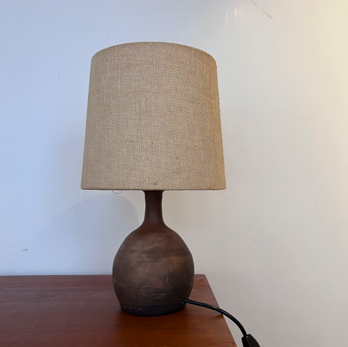 Lampe à poser en terre cuite et abat-jour ancien – 180 € soldé 160 €