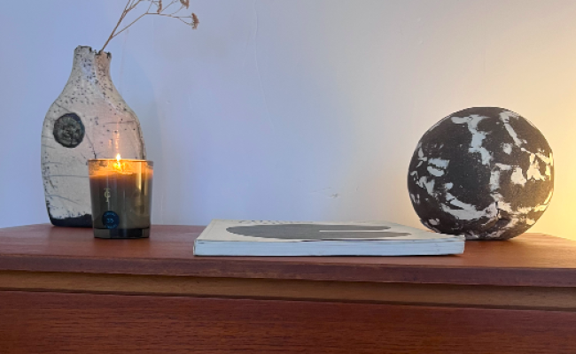 Sphères céramique terre noire Agnès Beurel – 90 € et 140 €