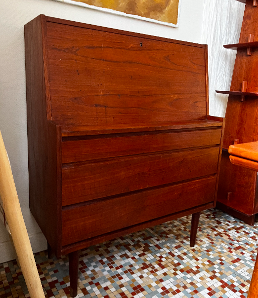 Secrétaire vintage en teck – 750 €