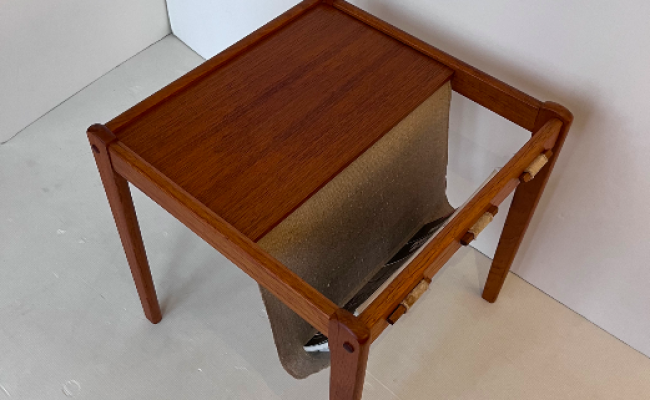 Table d’appoint danoise / porte revue BRDR Furbo – L45 x P45 x H45 – réservé