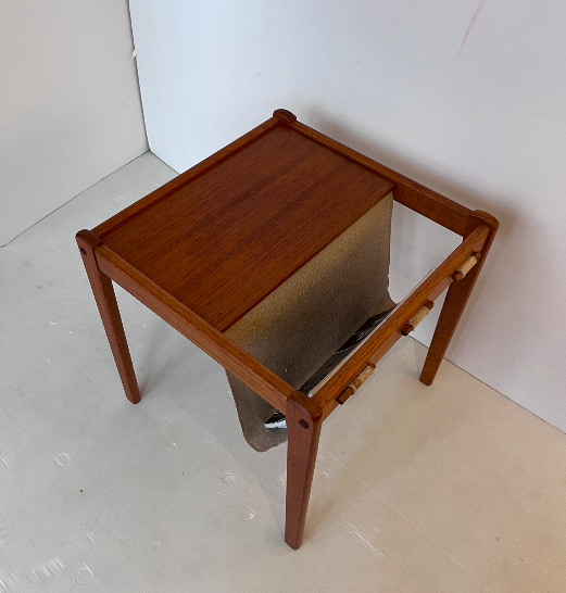 Table d&rsquo;appoint danoise / porte revue BRDR Furbo – L45 x P45 x H45 – réservé