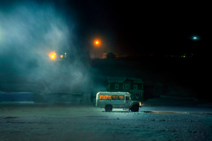 Axelle de Russé photographe svallbard -Le Bus. Décembre 2019 - logyearbyen