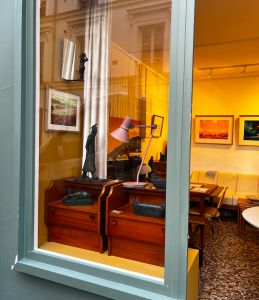 paire de tables de chevet en teck lannexe paris rue nollet lartetlafacon exposition meuble vintage decoration interieur