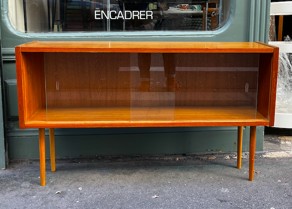 Buffet bas porte vitrée – L100xP23xH59  – 340 €