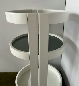 chariot italien de rangement bois blanc et verre annees1970 desserte space age a roulettes profil