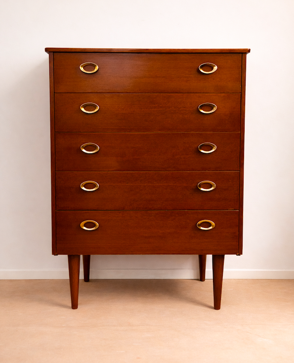 Chiffonier vintage 5 tiroirs poignées laiton doré – L65xP39xH90 cm – 420 €