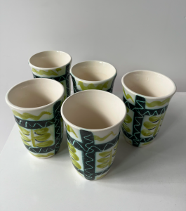 serie de gobelets verres tasses italiens vert vintage 1960 brocante paris dessus