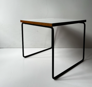 table volante steiner pierre guariche blanc metal tubulaire noir la boutique de caroline selency paris17