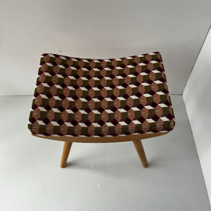 tabouret ottoman bois clair pieds compas coussin raven aubergine kaki la boutique de caroline paris batignolles