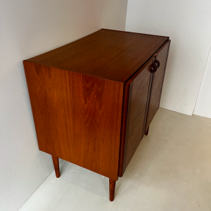 buffet vintage en teck scandinave mobiler paris galerie danoise angle profil rue nollet