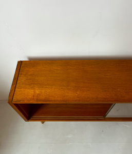 meuble bas bois clair vintage rangement brocante paris batignolles la boutique de caroline lecoq midcentury french