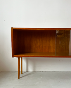 meuble bas bois clair vintage rangement brocante paris batignolles la boutique de caroline lecoq ouvert