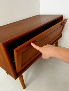 meuble bas tv de rangement en teck vintage seconde main paris la boutique de caroline boutique nordik