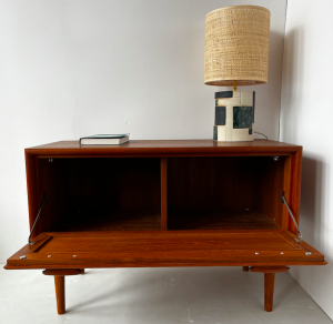 meuble bas tv de rangement en teck vintage seconde main paris la boutique de caroline luminaire ceramiste