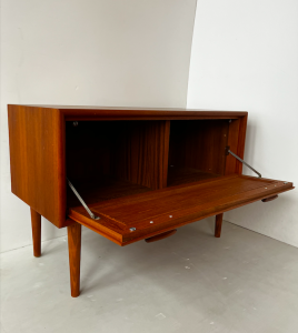 meuble bas tv de rangement en teck vintage seconde main paris17E la boutique de caroline ouvert