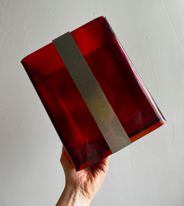 corbeille papier pvc lucite tortuer michel dumas pour roche bobois annees1970 secondhandparis