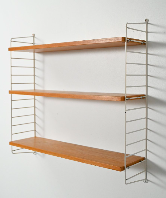 Etagère murale string vintage en pin et métal blanc – L78 x P 20 x H 76 cm – 180 € l&rsquo;une (2 dispos)