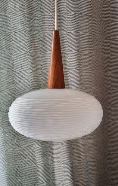 Suspensions scandinave teck et opaline années 1960