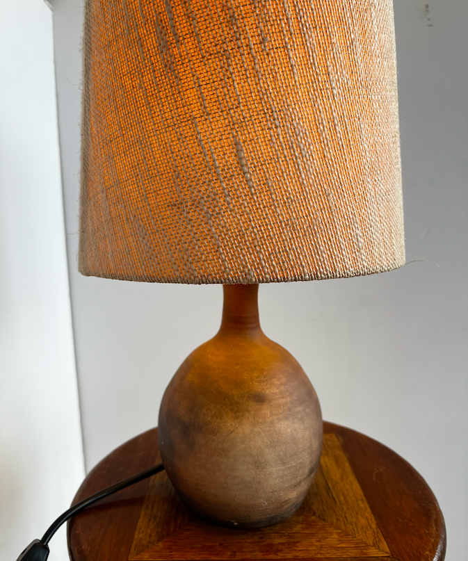 Lampe à poser vintage scandinave en terre cuite des années 60 – H 40 x D 20 cm – 130 € soldé 110 €