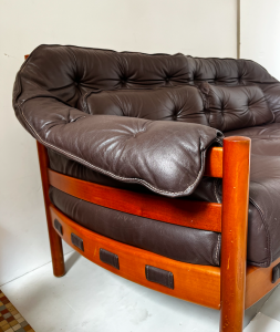 canapé sofa cuir marron cognac arne norrell our coja sweden leather sofa midcentury face chesterfield style design midcentry nordic galerie paris profil