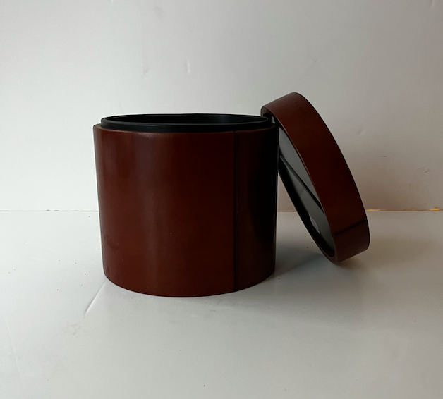 Seau à glaçons vintage en cuir marron – 45 €
