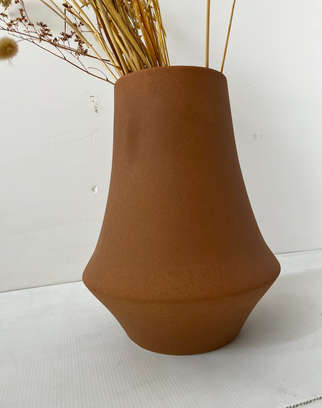 Vase en céramique terracotta – 90 €