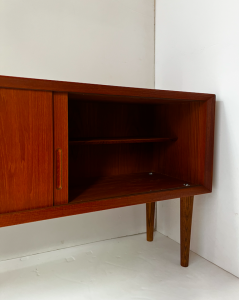meuble rangement buffet bas teck scandinave midcentury design paris porte ouverte