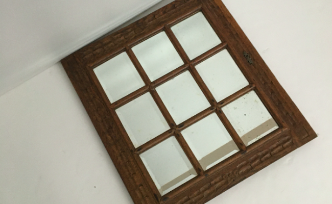 Miroir ancien à parecloses – L 62 x l 57 cm – 220€